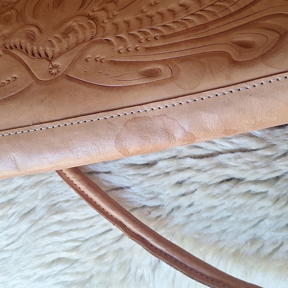 Hand-Tooled Tan Leather Tote Bag - Picture 4 of 8